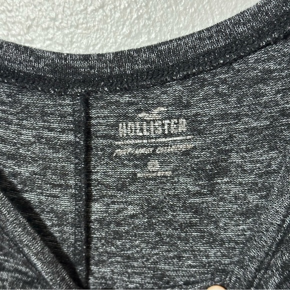 Hollister Women black must have collection shirt size small - Picture 4 of 8